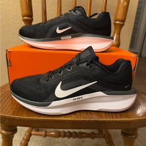 NWOT Nike Women's Air Zoom Winflo 11 Shoes